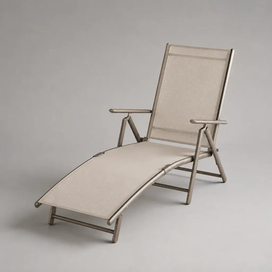 Klappbare Gartenliege mit verstellbarer Rückenlehne, Aluminiumrahmen und PVC-beschichtetem Polyestergewebe, Beige/Taupe, 165 × 67 × 113 cm